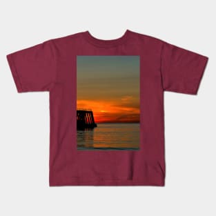 Sunrise, seagulls and silhouettes Kids T-Shirt